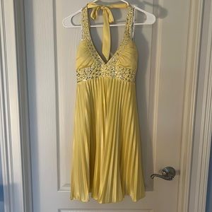 Showstopper formal yellow dress